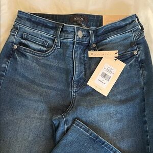 NWT NYDJ Bailey Relaxed Cool Embrace Mid Rise Size 0 NEW $129